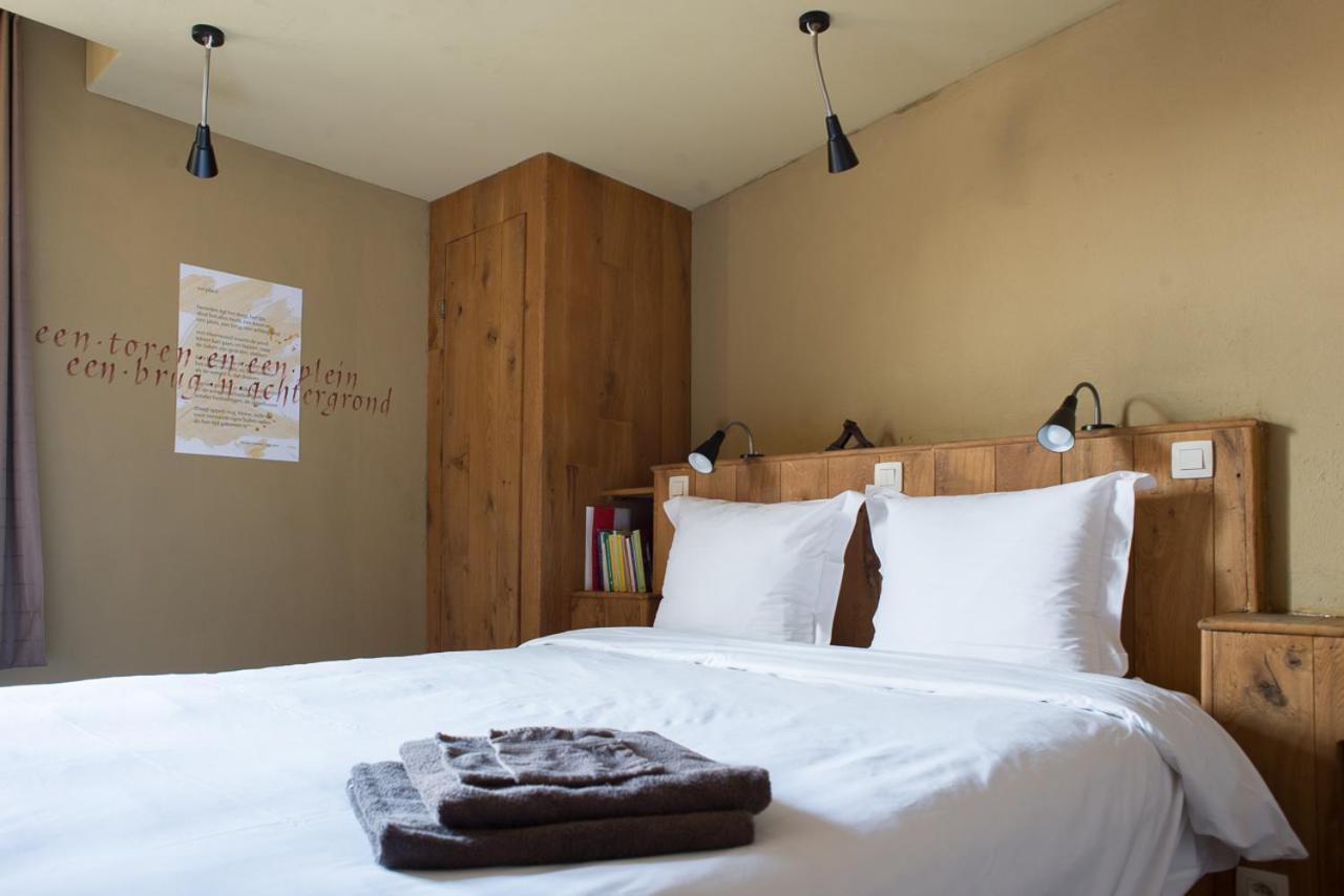 Poeziehotel Surplace - 15 Min Van Pairi Daiza & Industriezone Ghislenghien Bever 外观 照片
