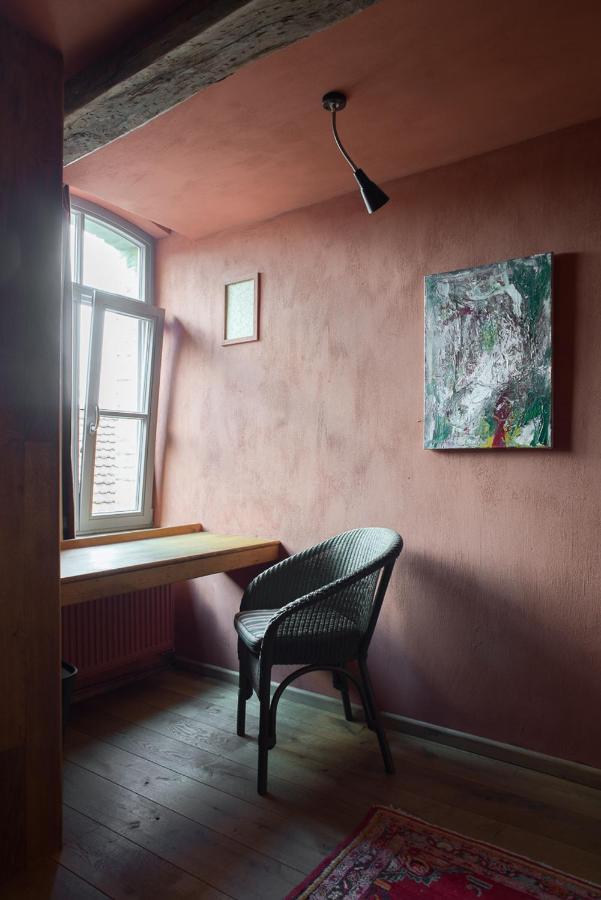 Poeziehotel Surplace - 15 Min Van Pairi Daiza & Industriezone Ghislenghien Bever 外观 照片
